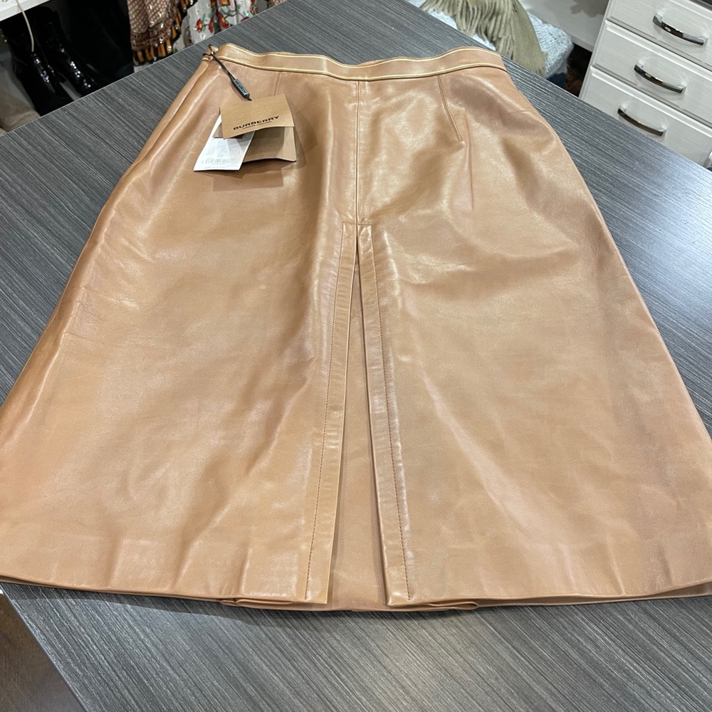 Burberry leather skirt size 8 brand bee never worn - Picture 2 of 3
